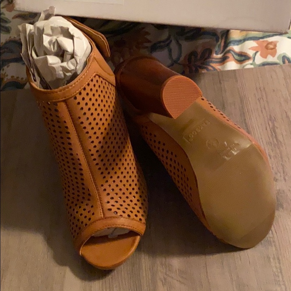 Shoes - Picture 2 of 2